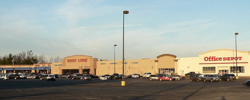 Carriage Gate Shopping Center: 829-859 Eastern Bypass, Richmond, KY 40475